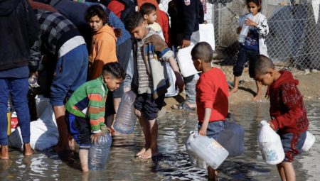 Gazze’de kişi başına düşen su miktarı 90 litreden 2 litreye indi