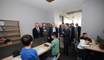 Bakan Bak, Hasan Doğan Bilgievi ve Sporcu Eğitim Merkezi’ni gezdi