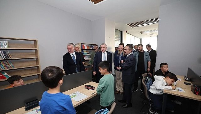 Bakan Bak, Hasan Doğan Bilgievi ve Sporcu Eğitim Merkezi’ni gezdi