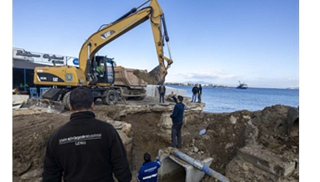 Foça’da dere yatağına yapılan kanal taşkını önledi