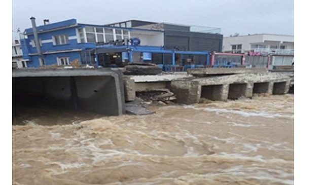 Karaburun, Çeşme ve Foça’da etkili olan yağışlar için ekipler seferber oldu