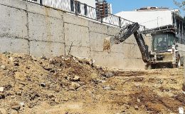 Karşıyaka’da yol bakım çalışmaları hız kesmiyor