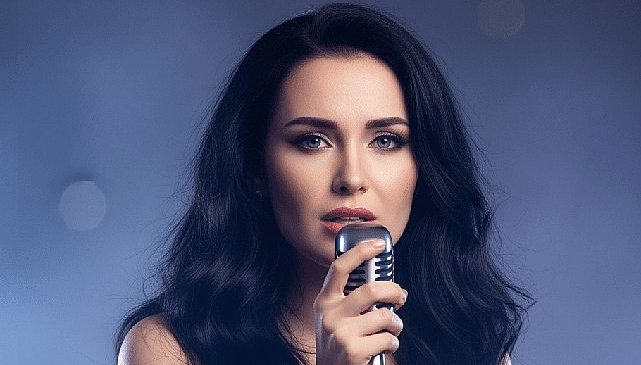 Türkiye’nin İlk Yapay Zeka Şarkıcısı AYmeRA’dan İlk Albüm: ‘AYmeRA’ Yayında